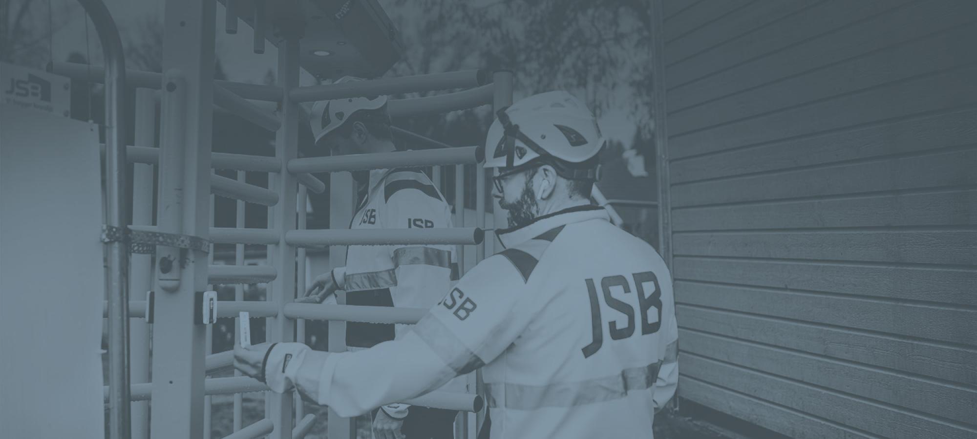 För JSB är det självklart att verka aktivt för en sund byggbransch där alla konkurrerar på samma villkor. Nu tar JSB ännu ett steg i kampen för en sund bransch – utbildningen Sund konkurrens och schyssta villkor.   Bild: ID06