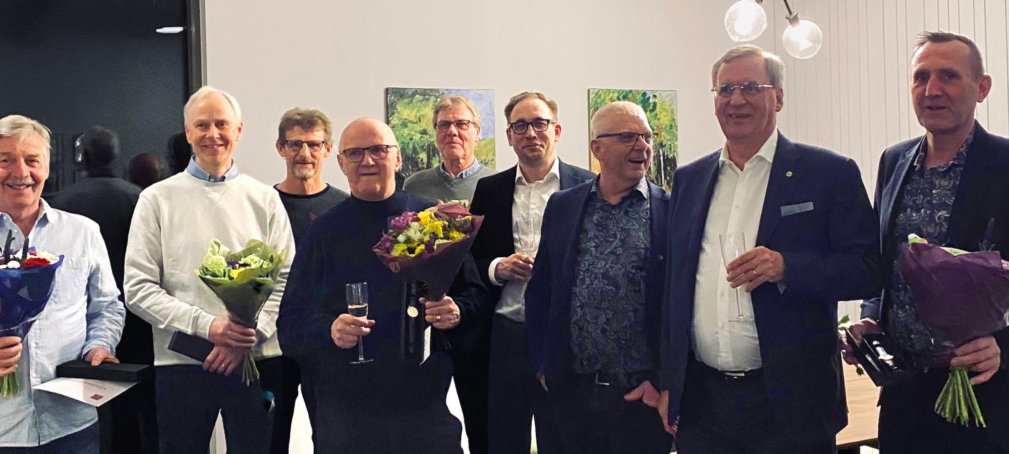 Nyligen uppvaktades JSB:s medarbetare som varit i tjänst i företaget i 25 år. Tio trogna medarbetare bjöds in till uppvaktning med middag och gåva på Karlshamns golfkrog. 