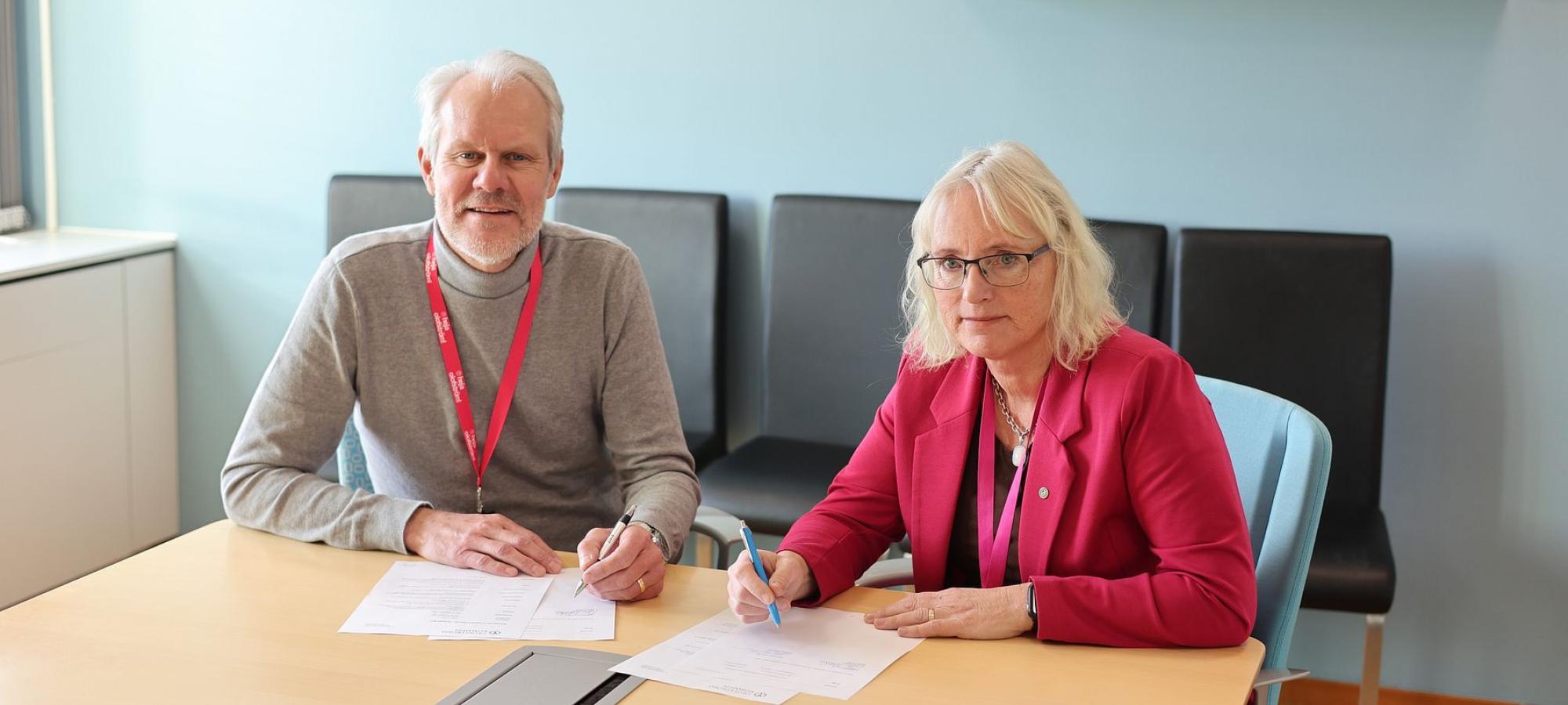 JSB Construction AB och Olofströms kommun har tecknat totalentreprenadavtal för nybyggnation av Holjegården, ett nytt särskilt boende med somatisk- och demensinriktning innehållande 60 lägenheter. JSB Construction AB och Olofströms kommun har tecknat totalentreprenadavtal för nybyggnation av Holjegården, ett nytt särskilt boende med somatisk- och demensinriktning innehållande 60 lägenheter.